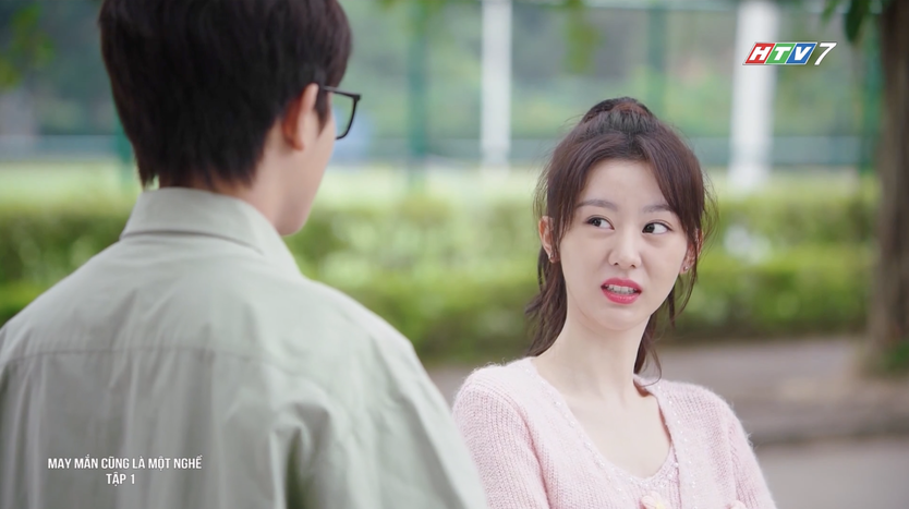 Chuyện tình oan gia trắc trở trong "May mắn cũng là một nghề" - Ảnh 8.