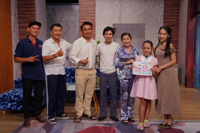 NSƯT Minh Hạnh tái ngộ khán giả trong vở kịch "Rộn ràng tiếng cười trẻ thơ" - Ảnh 9.