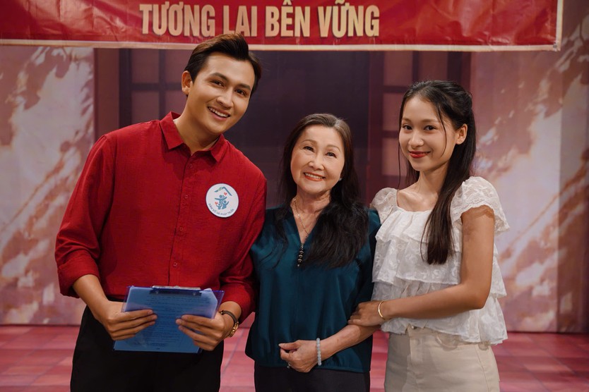 NSƯT Minh Hạnh tái ngộ khán giả trong vở kịch "Rộn ràng tiếng cười trẻ thơ" - Ảnh 7.