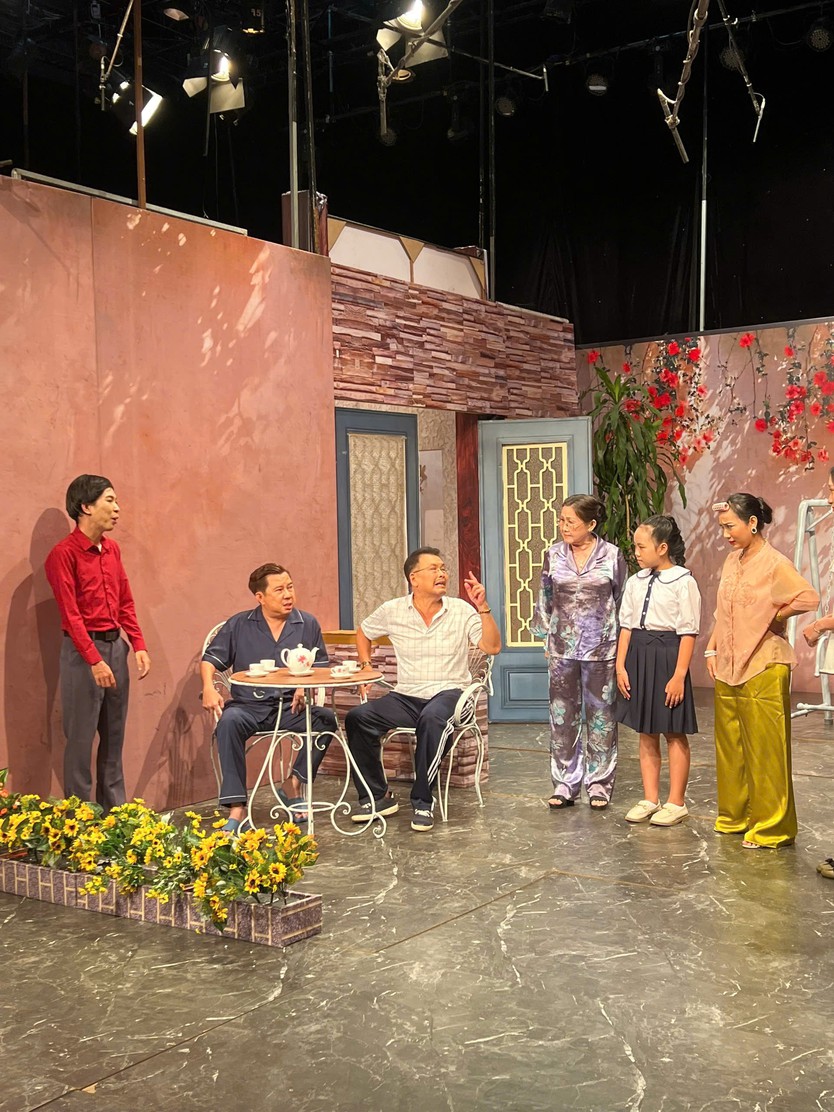 Ca sĩ Quốc Đại mang góc nhìn mới về gia đình trong vở kịch "Rộn ràng tiếng cười trẻ thơ" - Ảnh 9.