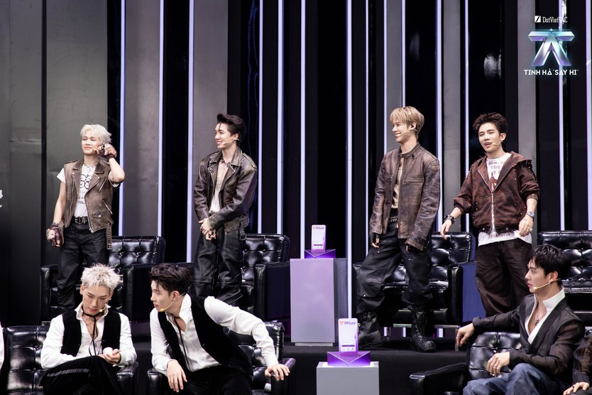Hé lộ "giao diện" của sáu đội hình ở Livestage 2 Tinh Hà "Say Hi" - Ảnh 3.