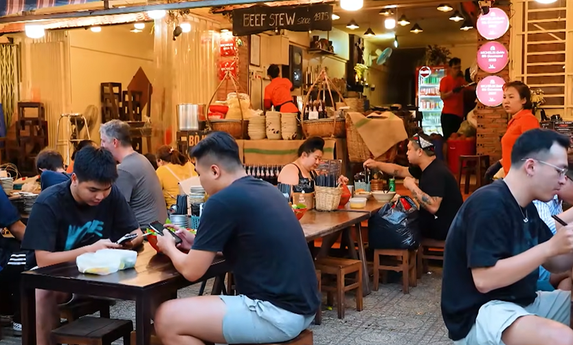 Hương vị Gia Định: Khu ẩm thực Ngô Gia Tự và món bò kho được Michelin vinh danh - Ảnh 14.