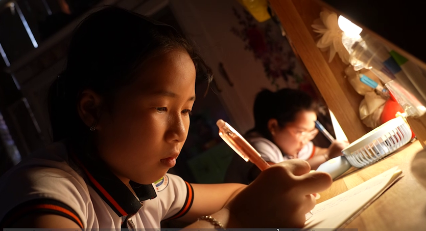 Gần 1,2 tỉ đồng trao cho các em nhỏ "Mái ấm gia đình Việt" tập 21 - Ảnh 2.