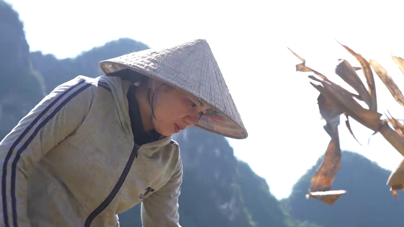 Mái ấm gia đình Việt: Chuyện người mẹ làm thuê nuôi chồng liệt, hai con nhỏ - Ảnh 1.