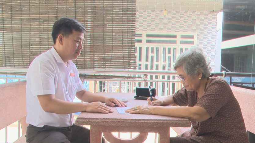Hành chính công TP. Hồ Chí Minh: Đưa dịch vụ đến gần dân, lấy người dân làm trung tâm - Ảnh 1.