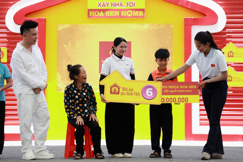 Gần 1,2 tỉ đồng trao cho các em nhỏ "Mái ấm gia đình Việt" tập 21 - Ảnh 13.
