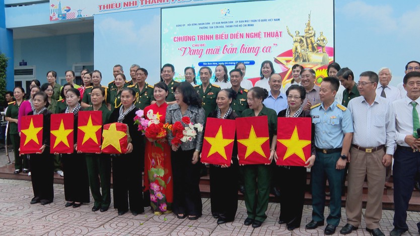 Phường Tân Sơn Hòa tổ chức chương trình nghệ thuật tri ân người có công - Ảnh 1.