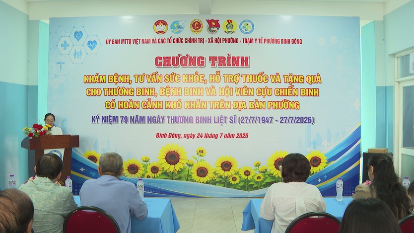 Khám bệnh, tặng quà tri ân cựu chiến binh tại Phường Bình Đông - Ảnh 1.