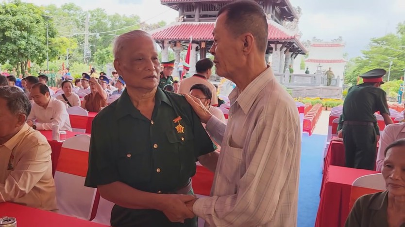 Trọn vẹn cuộc hội ngộ tại Côn Đảo: Lời gửi gắm của người cha qua ký ức đồng đội- Ảnh 2.