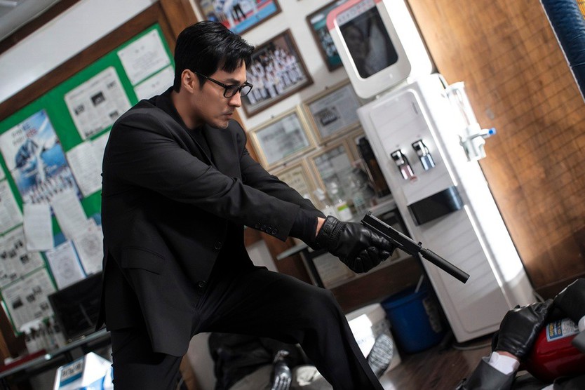 "Bản năng người cha bùng nổ" - Lý do sau những cú đấm của So Ji-sub trong "Đặc vụ Kim tái khởi động" - Ảnh 5.