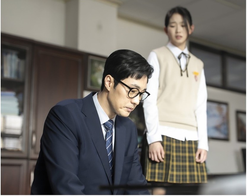 "Bản năng người cha bùng nổ" - Lý do sau những cú đấm của So Ji-sub trong "Đặc vụ Kim tái khởi động" - Ảnh 1.