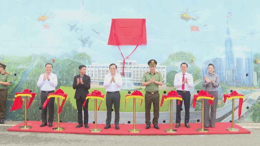 Khánh thành công trình bích họa “Việt Nam tươi đẹp” tại Côn Đảo - Ảnh 1.