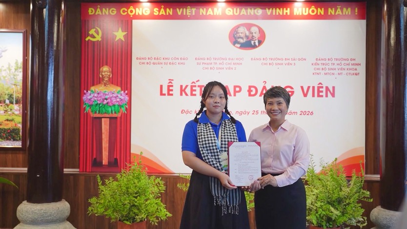 Kết nạp 5 đảng viên mới tại Đặc khu Côn Đảo - Ảnh 2.