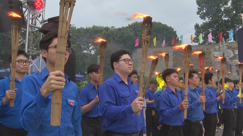 Lễ thắp nến tri ân Anh hùng liệt sĩ- Ảnh 4.