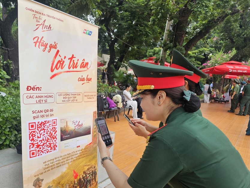Những dòng người thành kính về nơi tưởng niệm các Anh hùng liệt sĩ - Ảnh 7.