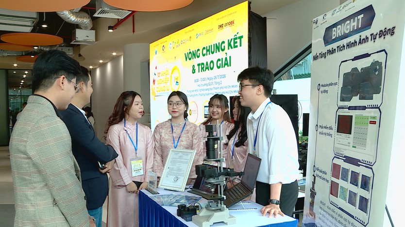 Khởi nghiệp sáng tạo: Sinh viên chế tạo kính hiển vi chẩn đoán ung thư - Ảnh 4.