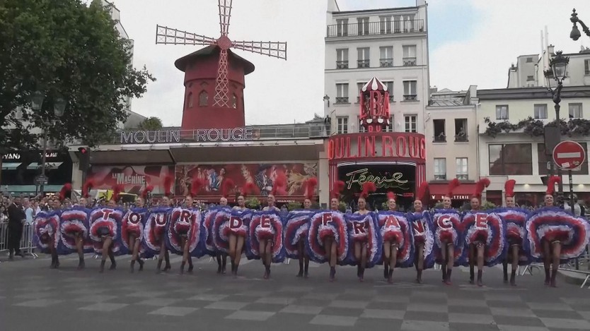 Quán hát Moulin Rouge biểu diễn mừng chặng cuối Tour de France - Ảnh 1.
