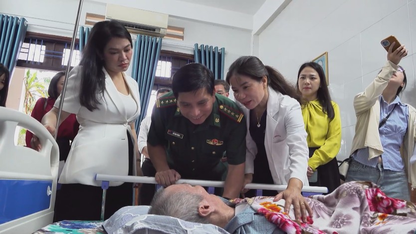 Bộ Tư lệnh Thành phố Hồ Chí Minh tri ân thương binh, bệnh binh tại Trung tâm Điều dưỡng Long Đất - Ảnh 3.
