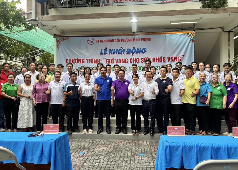 Phường Minh Phụng tổ chức khám sức khỏe đến tối, miễn phí hơn 1.000 người dân - Ảnh 1.