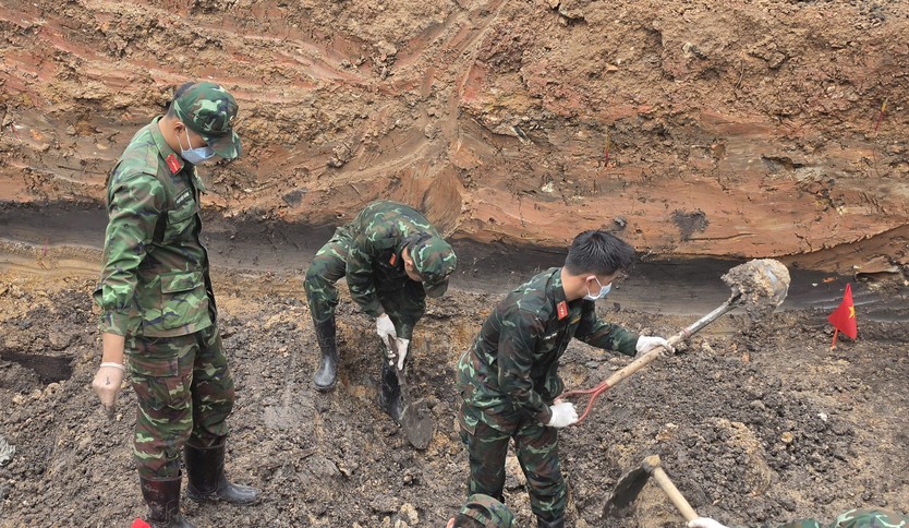 Tiếp tục phát hiện thêm hài cốt liệt sĩ tại Công viên Lê Thị Riêng - Ảnh 3.