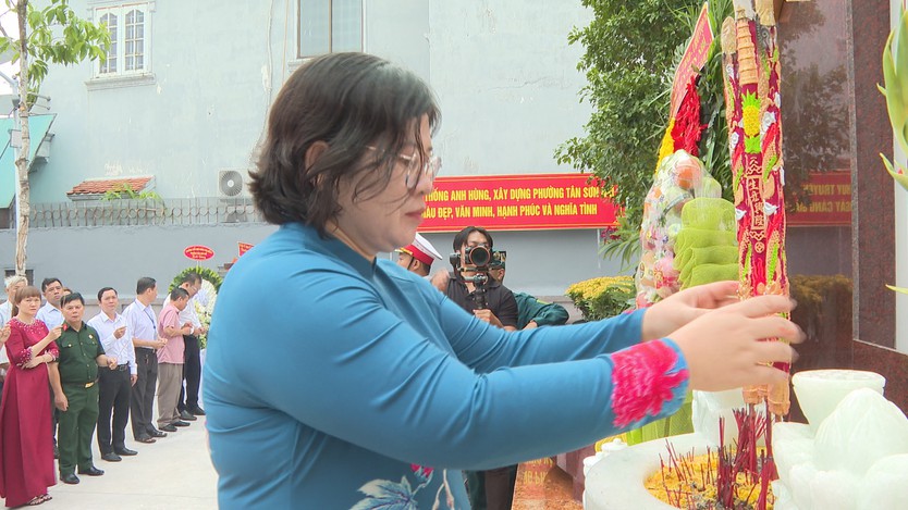 Phường Tân Sơn Nhì khánh thành công trình trùng tu Bia truyền thống, tri ân các Anh hùng Liệt sĩ - Ảnh 4.