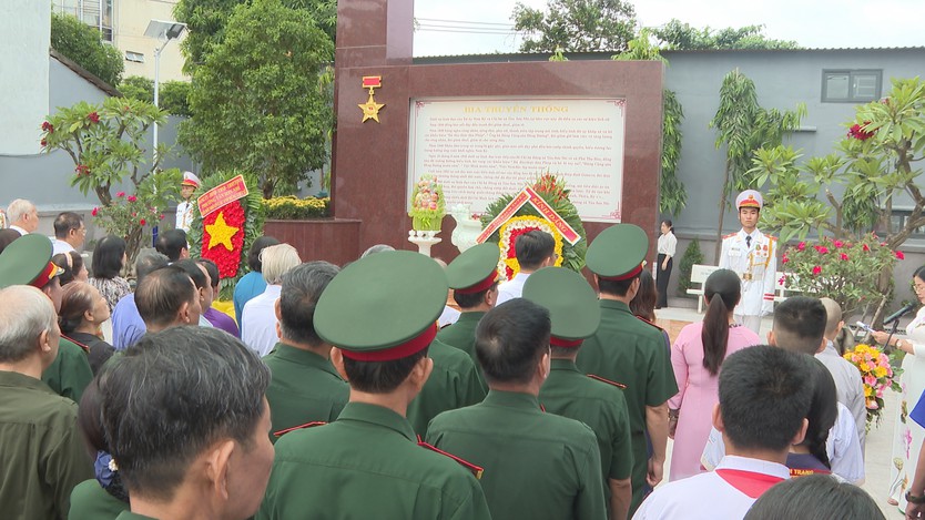 Phường Tân Sơn Nhì khánh thành công trình trùng tu Bia truyền thống, tri ân các Anh hùng Liệt sĩ - Ảnh 5.
