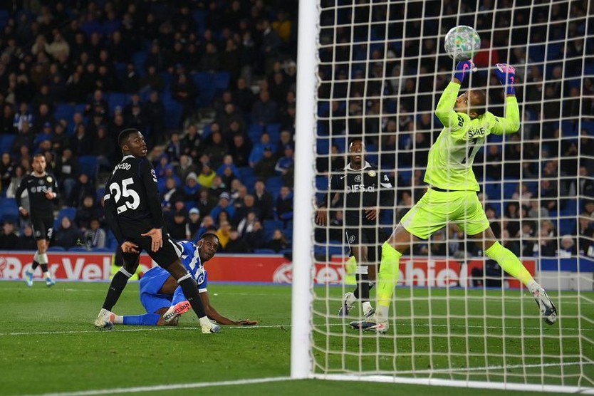 Chelsea gây choáng với Welbeck - Ảnh 1.
