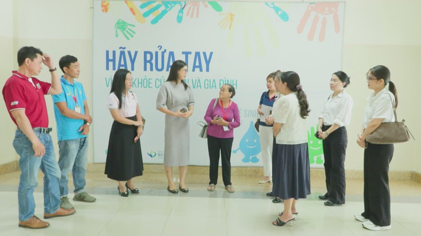 Công đoàn Đài Phát thanh và Truyền hình TP. Hồ Chí Minh thăm, tri ân Mẹ Việt Nam Anh hùng Lê Thị Bê - Ảnh 1.
