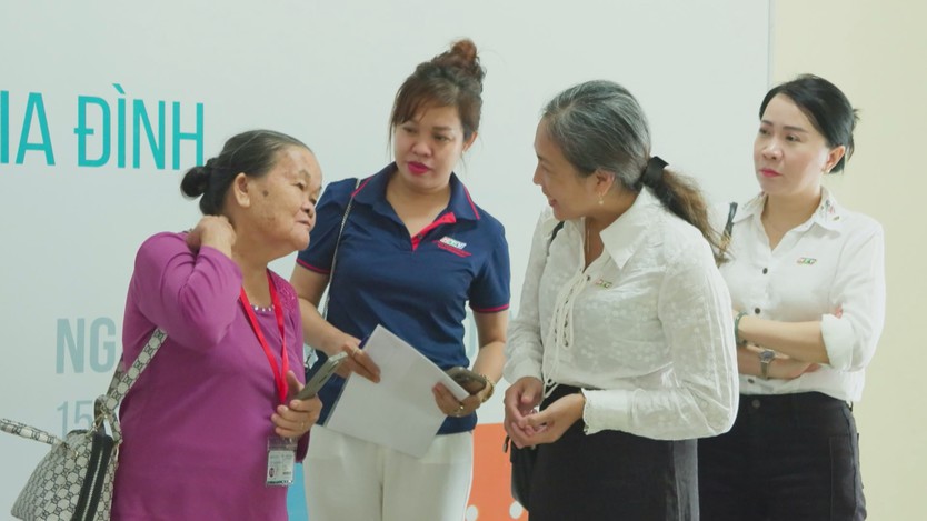 Công đoàn Đài Phát thanh và Truyền hình TP. Hồ Chí Minh thăm, tri ân Mẹ Việt Nam Anh hùng Lê Thị Bê - Ảnh 2.
