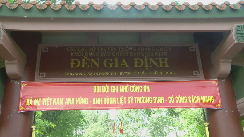 Dâng hương tưởng niệm các liệt sĩ Đặc công Gia Định 4 tại Củ Chi - Ảnh 1.