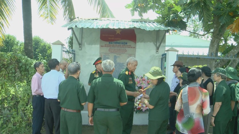 Dâng hương tưởng niệm các liệt sĩ Đặc công Gia Định 4 tại Củ Chi - Ảnh 3.