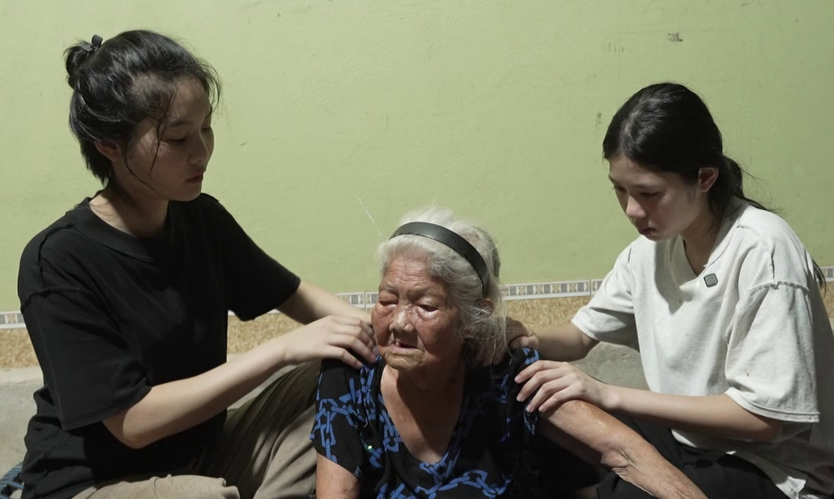 Mái ấm gia đình Việt: Chị gái gác lại giấc mơ đại học để nuôi em đến trường - Ảnh 1.