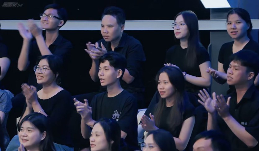 Trò chuyện với tương lai: Khi bản sắc cá nhân đối diện với định kiến xã hội - Ảnh 9.