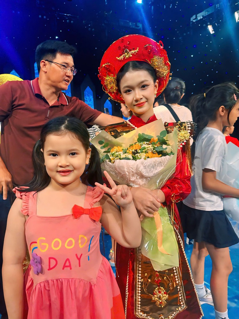 Ca sĩ Thiên Kim mở màn "Dậy sóng Bạch Đằng Giang" đầy cảm xúc - Ảnh 8.