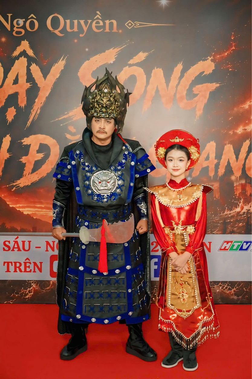 Ca sĩ Thiên Kim mở màn "Dậy sóng Bạch Đằng Giang" đầy cảm xúc - Ảnh 10.