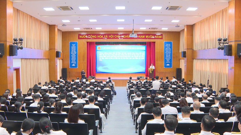 Thuế TP. Hồ Chí Minh phấn đấu thu trên 800.000 tỷ đồng tới cuối năm 2026 - Ảnh 2.