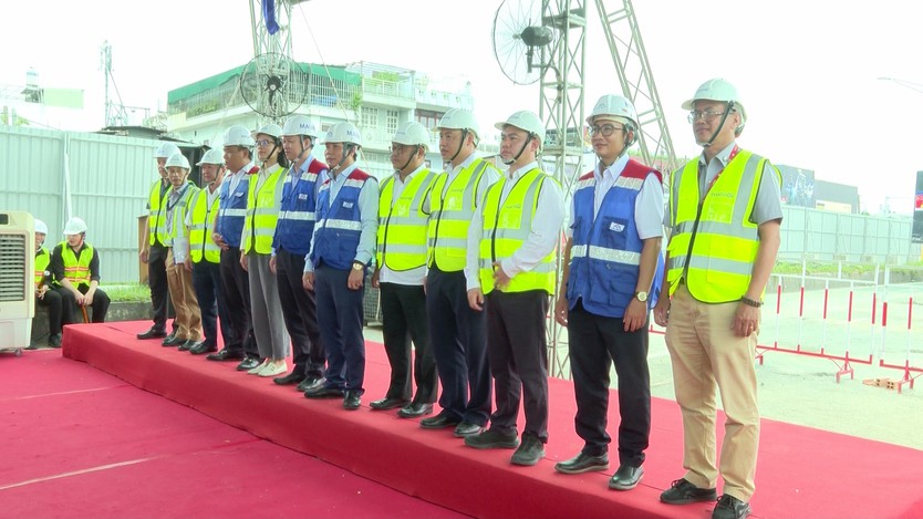 Metro số 2 chuyển sang giai đoạn thi công tại ga ngầm ST10 Phạm Văn Bạch - Ảnh 1.