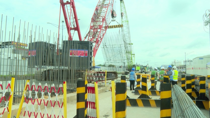 Metro số 2 chuyển sang giai đoạn thi công tại ga ngầm ST10 Phạm Văn Bạch - Ảnh 2.