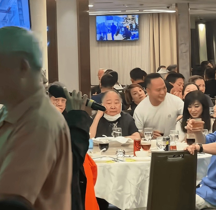 Mễ Tuyết gặp tình huống khó xử khi tham dự sự kiện tại Hong Kong - Ảnh 1.