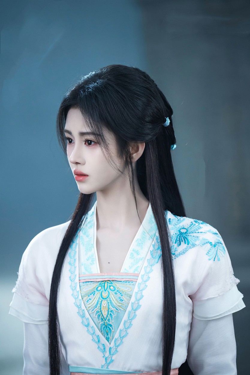 "Thiên Hương" gây tranh luận vì kịch bản cũ nhưng vẫn hút khán giả nhờ dàn diễn viên - Ảnh 2.