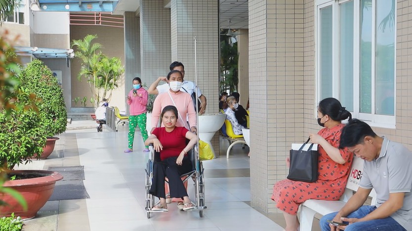 Giữ lại khớp háng tự nhiên nhờ kỹ thuật ghép xương nhân tạo - Ảnh 1.