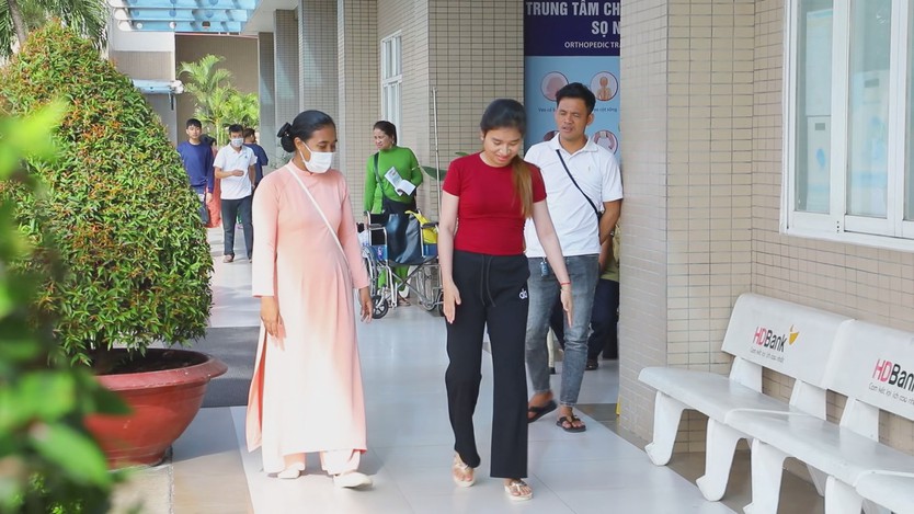 Giữ lại khớp háng tự nhiên nhờ kỹ thuật ghép xương nhân tạo - Ảnh 2.
