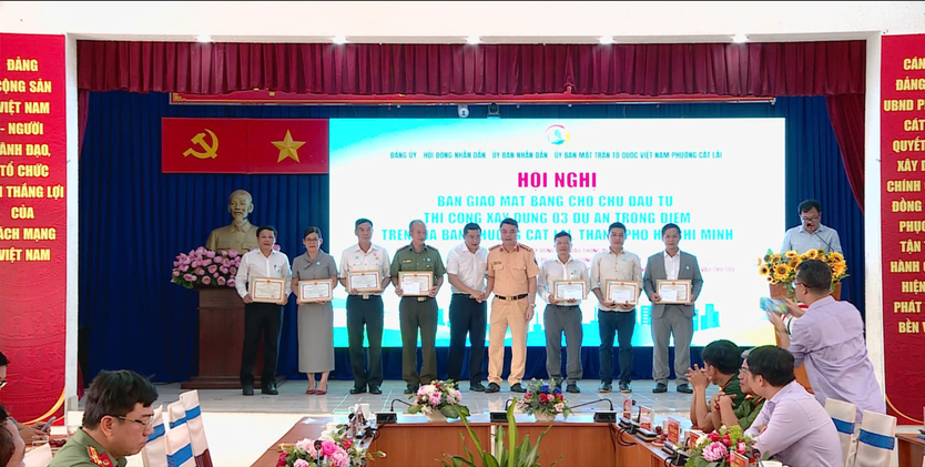 Phường Cát Lái hoàn thành giải phóng mặt bằng 3 dự án giao thông trọng điểm - Ảnh 1.