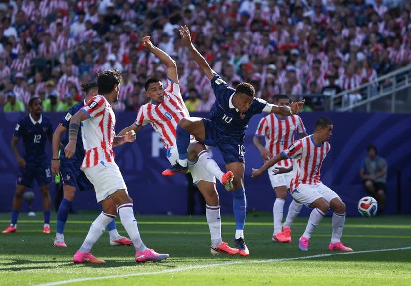 Kylian Mbappe ghi bàn thứ 7 tại World Cup 2026, giúp tuyển Pháp vào tứ kết- Ảnh 1.