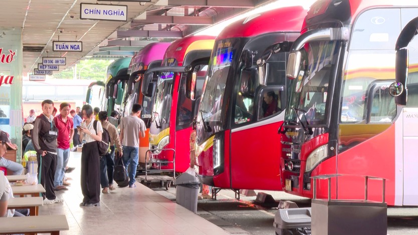 60 Giây Trưa ngày 6/7/2026 | Kịp thời cứu nạn 3 thuyền viên trên tàu bị chìm do bão - Ảnh 9.