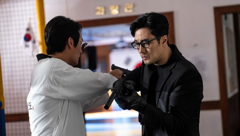 So Ji-sub ghi điểm với vai người cha trong "Agent Kim Reactivated" - Ảnh 1.