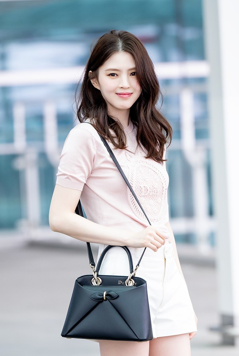 Han So-hee rạng rỡ lên đường sang Paris - Ảnh 6.