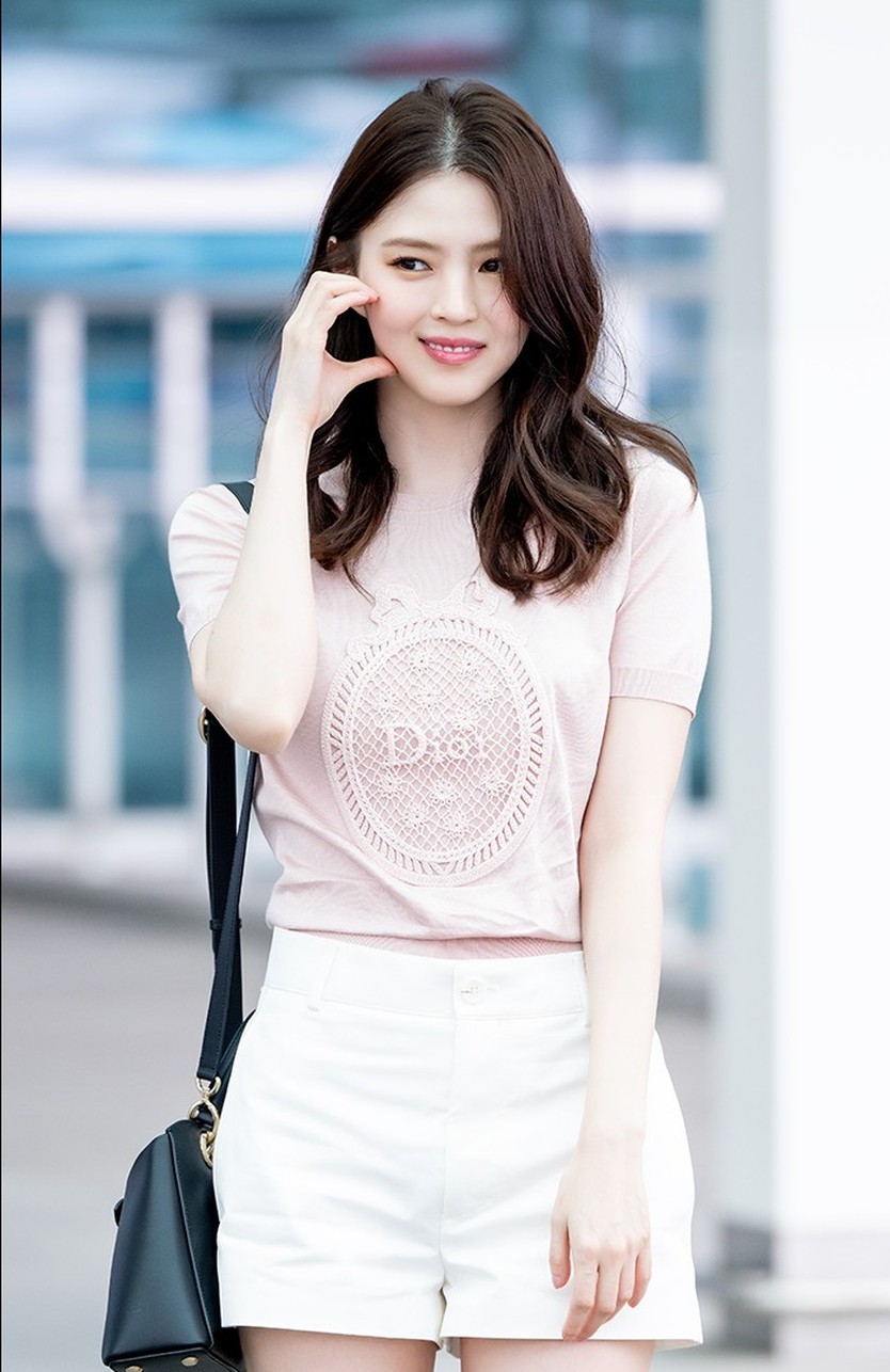 Han So-hee rạng rỡ lên đường sang Paris - Ảnh 5.