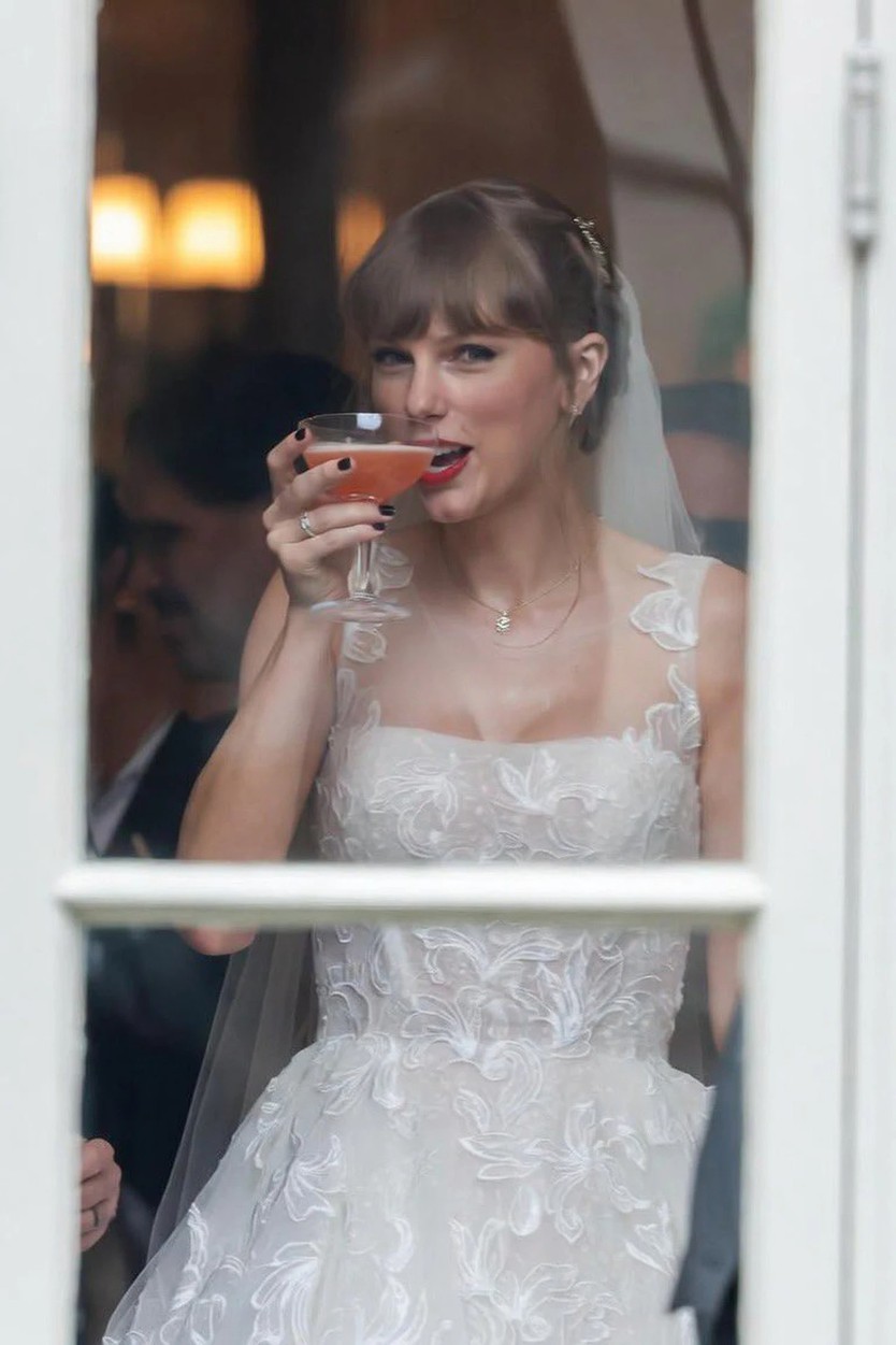 Taylor Swift - Travis Kelce: Câu chuyện tình bắt đầu từ một chiếc vòng tay - Ảnh 14.