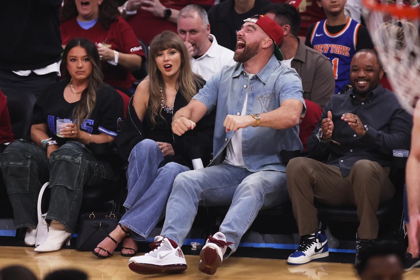 Taylor Swift - Travis Kelce: Câu chuyện tình bắt đầu từ một chiếc vòng tay - Ảnh 2.